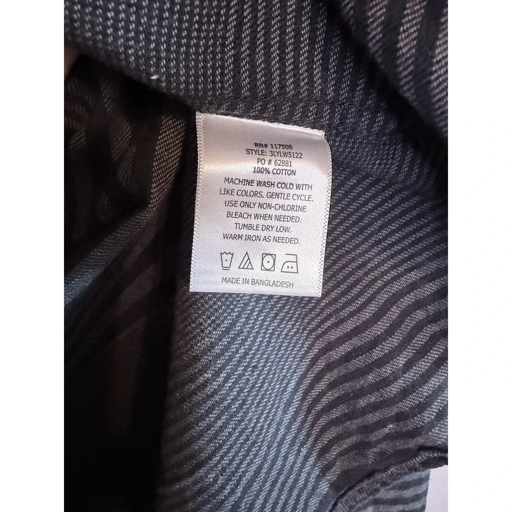 Levis Mens Large Gray Button Up Shirt Striped Casual Travel Regular Fit